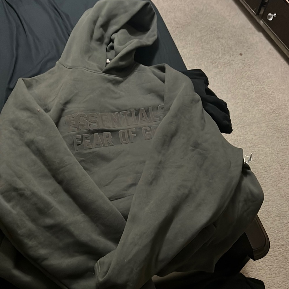 ESSENTIAL HOODIE BRAND NEW WIRH TAGS SIZE MEDIUM